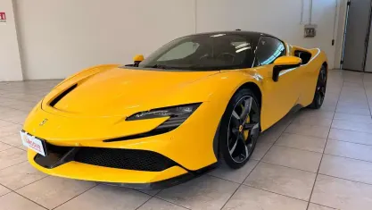 Usata Ferrari SF90 999 CV (734 kW) 2021 Giallo Coupé