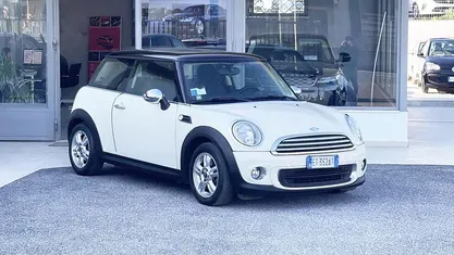 Usata Mini Cooper D Hype 75 CV (55 kW) 2013 Beige Utilitaria