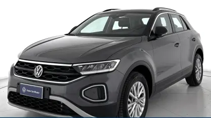 Usata VW T-Roc Life 150 CV (110 kW) 2024 Grigio pastello SUV