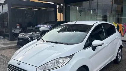 Usata Ford Fiesta 76 CV (55 kW) 2016 Bianco Berlina