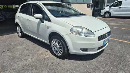 Usata Fiat Grande Punto Active 69 CV (50 kW) 2009 Bianco Utilitaria