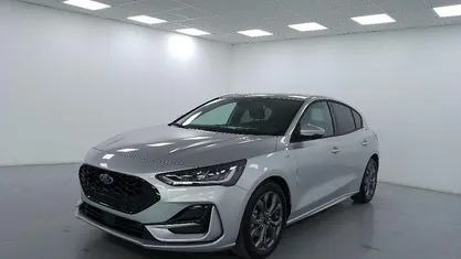 Argento Nuova 2025 Ford Focus ST-Line Tre volumi | 24.490 € (Buon prezzo)