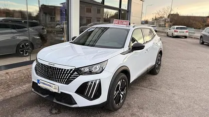 Usata Peugeot 2008 Allure 102 CV (75 kW) 2025 Bianco SUV