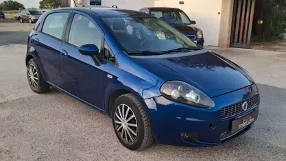 Usata Fiat Grande Punto 65 CV (47 kW) 2009 Bluazzurro Utilitaria