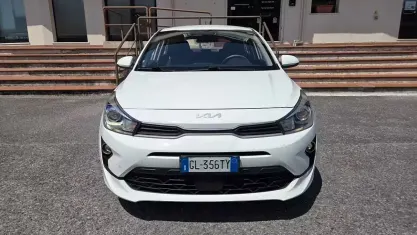 Usata Kia Rio Style 82 CV (60 kW) 2023 Bianco Berlina