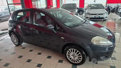 Usata Fiat Grande Punto Emotion 90 CV (66 kW) 2009 Grigio Utilitaria