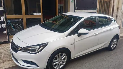 Bianco Usata 2016 Opel Astra Tre volumi | 8990 € (Buon prezzo)