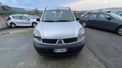 Usata Renault Kangoo 84 CV (61 kW) 2008 Argento Monovolume