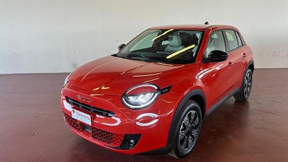 Nuova Fiat 600 Icon 136 CV (100 kW) 2025 Arancio sole metallizzano SUV
