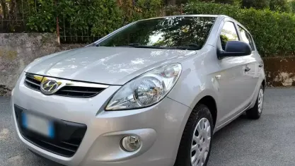 Usata Hyundai i20 78 CV (57 kW) 2012 Argento Utilitaria