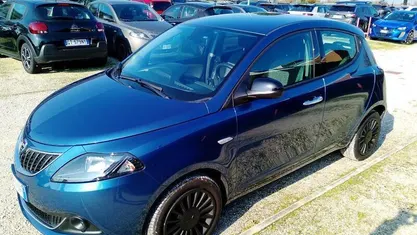 Blu Usata 2023 Lancia Ypsilon Silver Due volumi | 12.900 € (Buon prezzo)