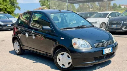 Usata Toyota Yaris 68 CV (50 kW) 2002 Blu Berlina