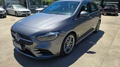 Grigio Nuova 2024 Mercedes 180 Tre volumi | 38.290 € (Buon prezzo)
