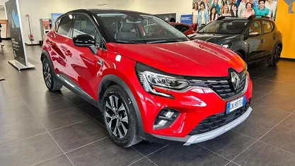 Occasion Renault Captur Techno 145 PK (106 kW) 2023 Rood SUV