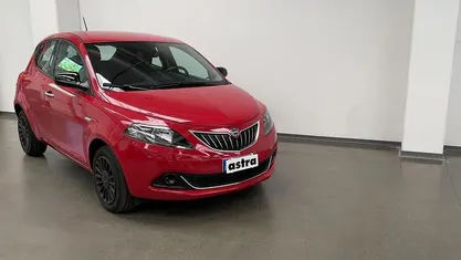 Usata Lancia Ypsilon Silver 69 CV (50 kW) 2021 Rosso Utilitaria