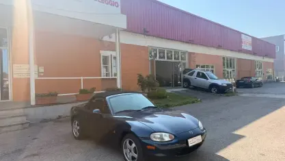 Usata Mazda MX5 110 CV (80 kW) 2000 Bluazzurro Cabrio