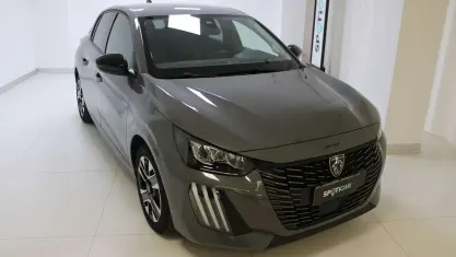 Usata Peugeot 208 Allure 101 CV (74 kW) 2025 Grigio selenium Utilitaria