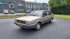 Beige Usata 1986 VW Passat Tre volumi | 2490 €