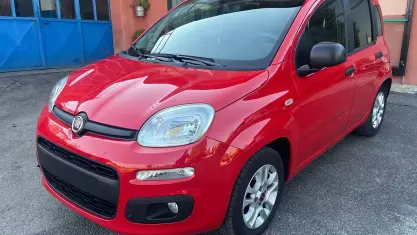 Usata Fiat Panda Lounge 69 CV (50 kW) 2018 Rosso Utilitaria