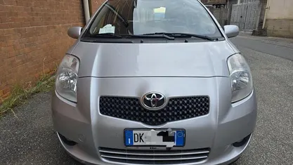 Usata Toyota Yaris Sol 87 CV (63 kW) 2007 Grigio Berlina