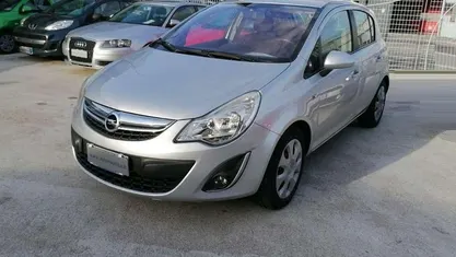 Argento Usata 2013 Opel Corsa Edition Tre volumi | 5500 € (Buon prezzo)