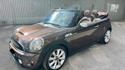 Usata Mini Cooper SD Cabriolet 140 CV (102 kW) 2011 Marrone Cabrio