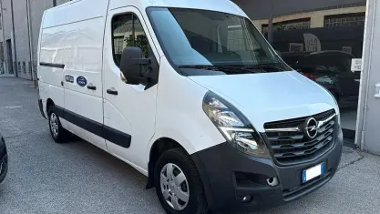 Usata Opel Movano 150 CV (110 kW) 2021 Bianco pastello Furgone