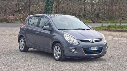 Usata Hyundai i20 Comfort 75 CV (55 kW) 2011 Grigio Utilitaria