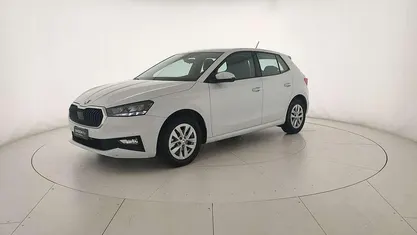 Bianco luna metallizzato Usata 2022 Skoda Fabia Ambition Tre volumi | 14.900 € (Buon prezzo)