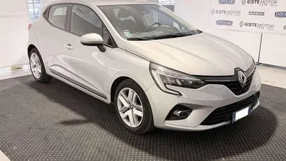Argento metallizzato Usata 2022 Renault Clio V Business Tre volumi | 8900 € (Ottimo prezzo)