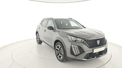Usata Peugeot 2008 Allure 101 CV (74 kW) 2024 Grigio SUV