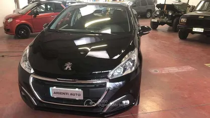 Usata Peugeot 208 Allure 82 CV (60 kW) 2017 Nero Utilitaria