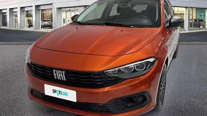 Arancione Usata 2024 Fiat Tipo Tre volumi | 13.950 € (Super prezzo)