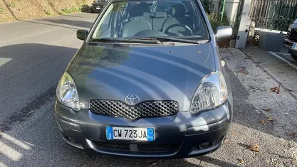 Usata Toyota Yaris Sol 87 CV (63 kW) 2005 Grigio Berlina