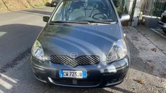 Grigio Usata 2005 Toyota Yaris Sol Tre volumi | 2500 € (Buon prezzo)