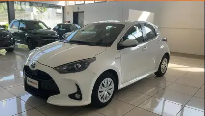 Usata Toyota Yaris Active 116 CV (85 kW) 2020 Bianco Utilitaria