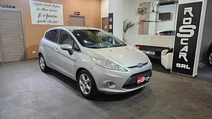 Usata Ford Fiesta Titanium 92 CV (67 kW) 2010 Grigio Berlina