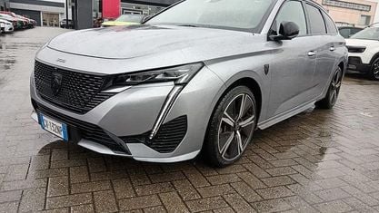 Używany Peugeot 308 GT 131 KM (96 kW) 2024 Szary Sedan/Limuzyna