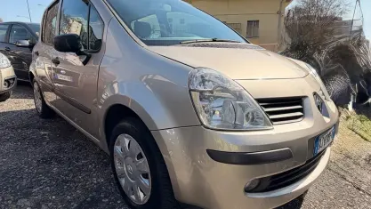 Usata Renault Modus 75 CV (55 kW) 2007 Giallo Monovolume