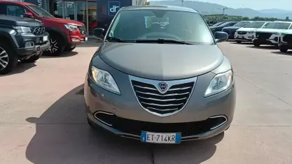 Usata Lancia Ypsilon 69 CV (50 kW) 2013 Grigio Utilitaria