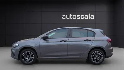 Grigio scuro Usata 2023 Fiat Tipo Cross Due volumi | 16.990 € (Buon prezzo)