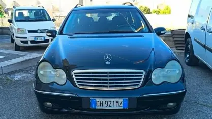 Usata Mercedes C220 Elegance 143 CV (105 kW) 2004 Nero Station wagon