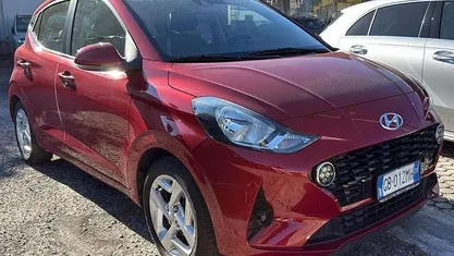 Rosso Usata 2020 Hyundai i10 Advanced Due volumi | 10.850 € (Buon prezzo)