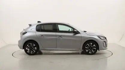 Usata Peugeot 208 Allure 101 CV (74 kW) 2025 Utilitaria