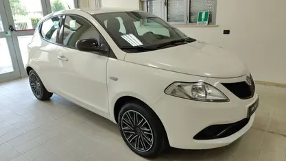 Bianco Usata 2019 Lancia Ypsilon Gold Due volumi | 10.500 € (Cara)