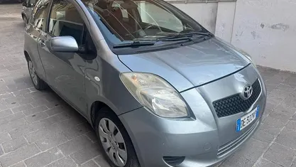 Usata Toyota Yaris Sol 90 CV (66 kW) 2007 Grigio Utilitaria