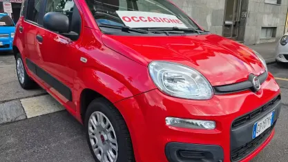 Usata Fiat Panda Lounge 69 CV (50 kW) 2020 Rosso Utilitaria