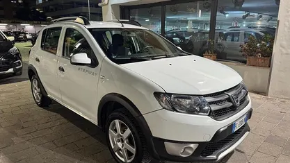 Usata Dacia Sandero 90 CV (66 kW) 2014 Utilitaria