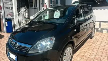 Usata Opel Zafira 150 CV (110 kW) 2012 Nero Monovolume