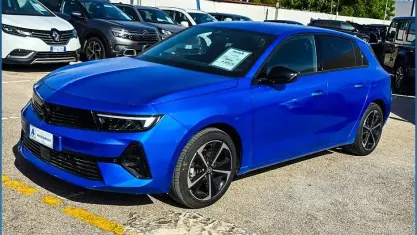 Usata Opel Astra 131 CV (96 kW) 2024 Bluazzurro Utilitaria